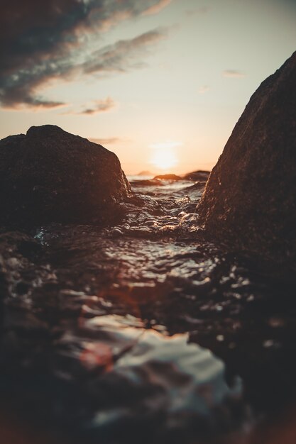 Bokeh of water between rocks