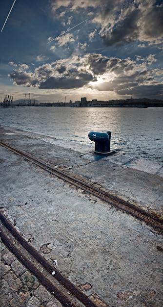 Bolder in de haven van Malaga in Spanje