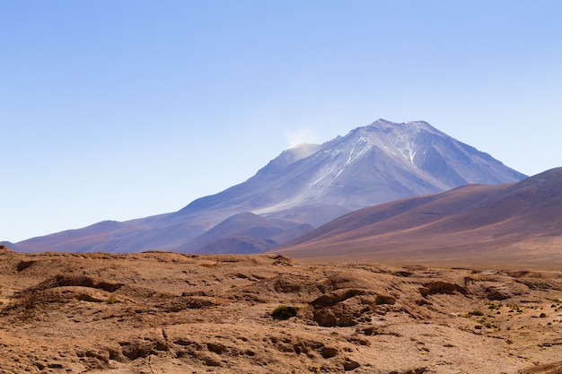 Boliviaanse bergen landschap, Bolivia.Andes plateau view.Volcano view