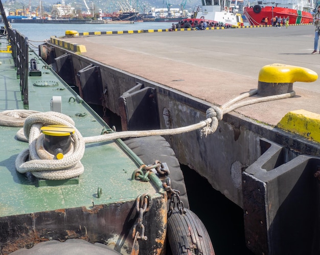 Кнехты Пришвартованное судно Морской узел Корабль стоит на якоре