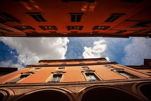 Bologna, Italië: historisch architectuurdetail van sommige gebouwen