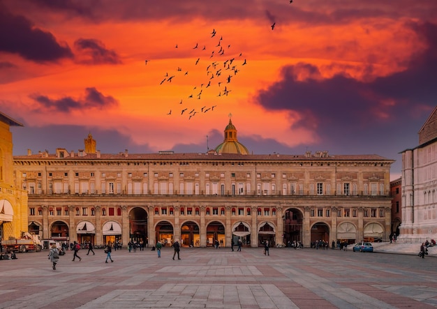 Piazza bologna con tramonto spettacolare