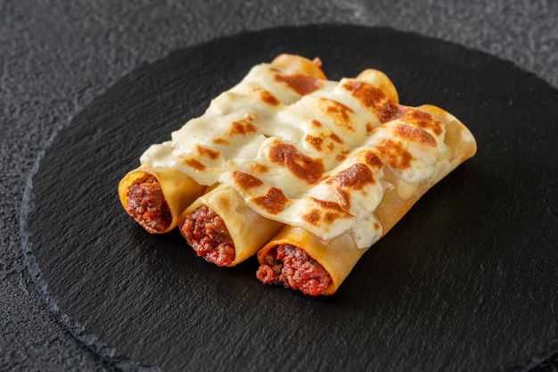 Cannelloni alla bolognese con mozzarella