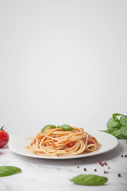 Bolognese pasta met tomaten en kaas