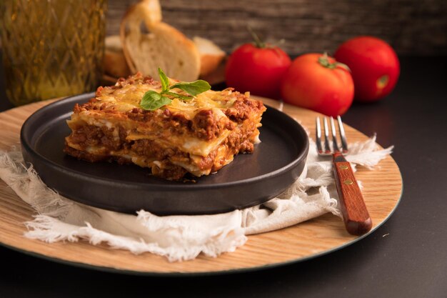 Foto bolognese tomatensaus traditionele lasagne eten