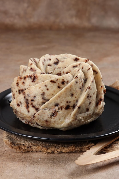 Bolu kukus pisang mesis of Banaan Gestoomde biscuit met hagelslag