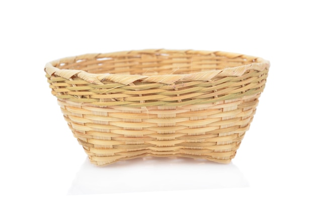 Photo bomboo basket isolated on whtie