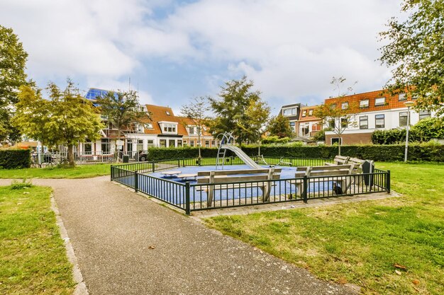 Foto bomen op het veld tegen de lucht