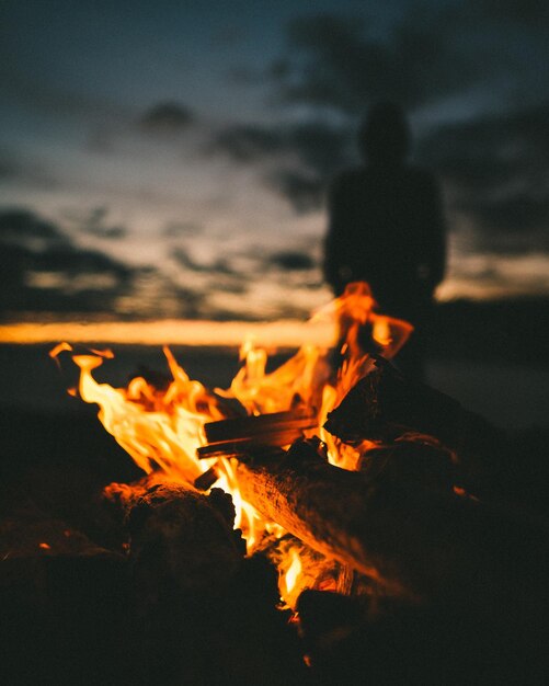 Photo bonfire on landscape