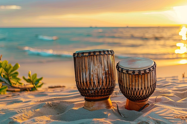 Foto bonghi che si riposano su una spiaggia sabbiosa mentre il sole tramonta creando uno sfondo perfetto per una tranquilla sessione musicale