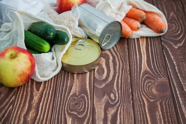 Foto boodschappen op houten tafel