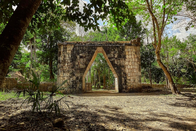 Boog en deur naar Chichen Itza