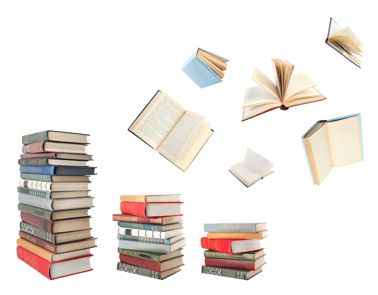 Фотография книги, летящие над стеками на белом фоне