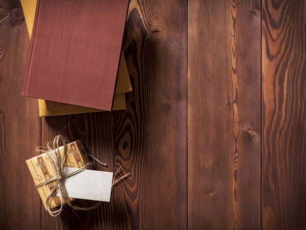 Foto libri sdraiato sul tavolo