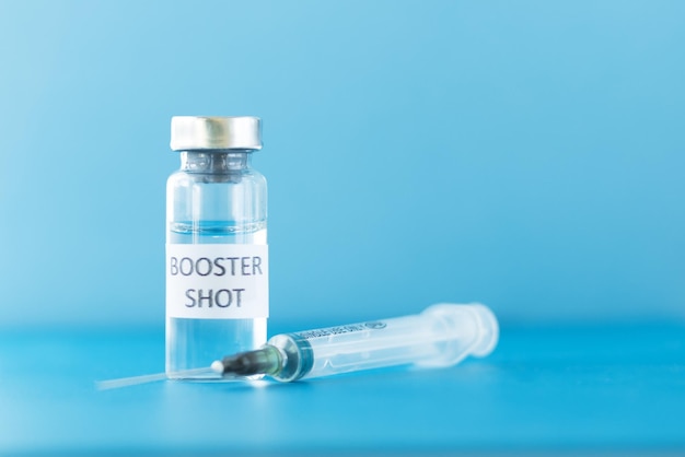 Foto booster shot van het coronavirusvaccin derde fase van de vaccinatie