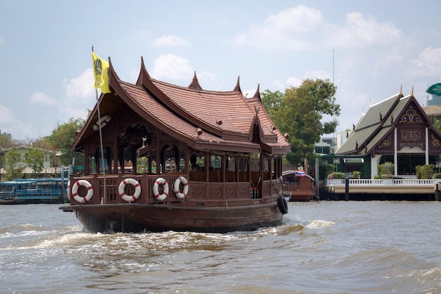 Boot bij Chao Phraya-rivier in Bangkok Thailand