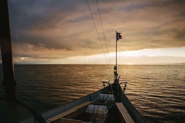 Boot cruisemeer meer