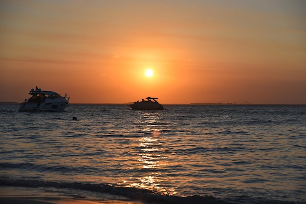 boot in de zonsondergang