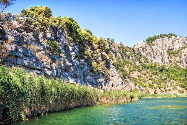 Boot op de rivier de Dalyan Lycian Tombs Middellandse Zee Marmaris Turkije