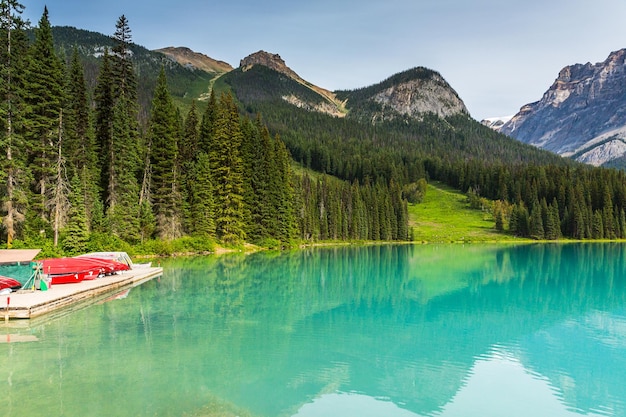 Bootverhuur aan het Emerald Lake in canada