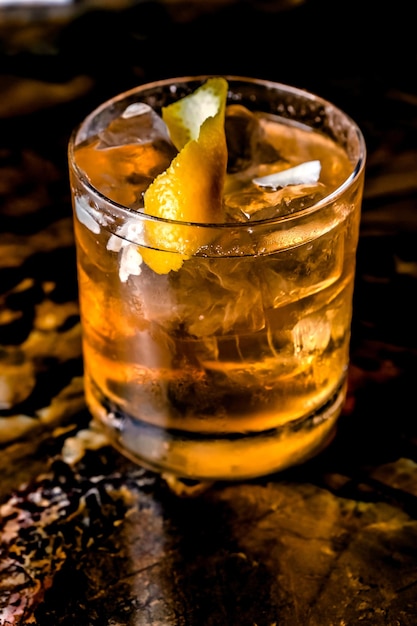 Фото Коктейль boozy whisky ginger ale с лаймом