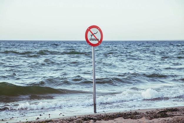 Bord dat zwemmen in de Noordzee in Denemarken verbiedt