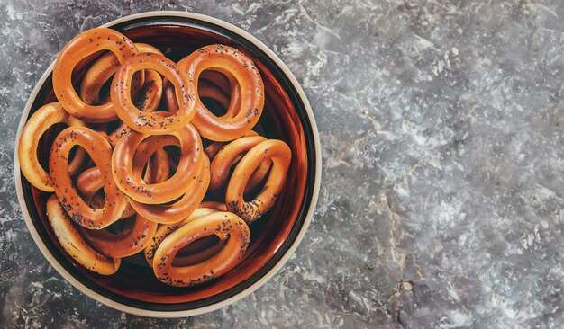 Bord met bagels. Selectieve aandacht.