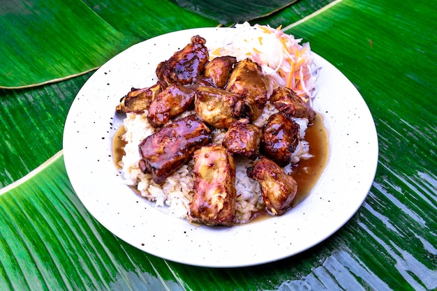 bord met traditioneel Vietnamees eten