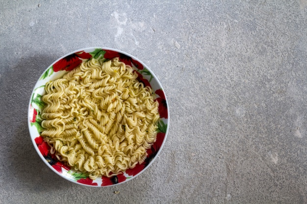 Bord vol met spaghetti. Voedsel achtergrond