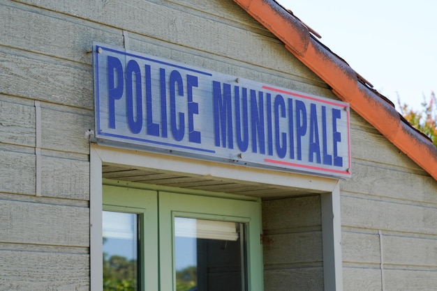 Bordeaux aquitaine francia 07 25 2022 polizia municipale parete di facciata logo e segno di testo sull'ingresso edificio ufficiale del sindaco polizia locale municipale