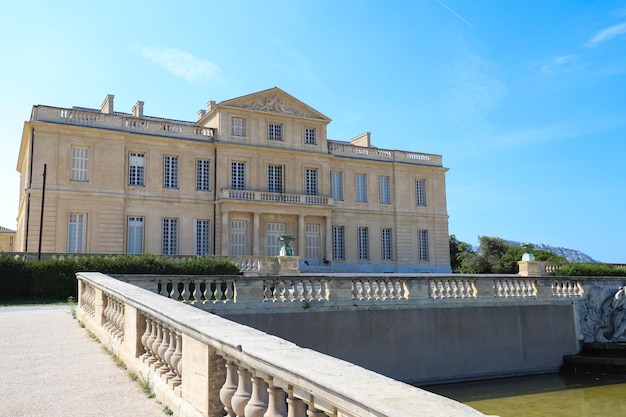 ボレリー宮殿マルセイユフランスのボレリー公園にあるフランス式庭園のある大きな邸宅