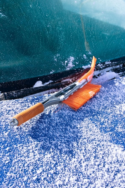Borstel voor het reinigen van de auto van sneeuw