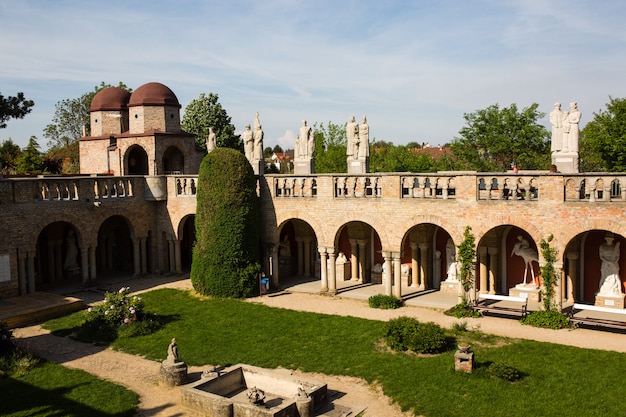 Bory var, castello grazioso costruito da un uomo bory jeno nel szekesfehervar, ungheria