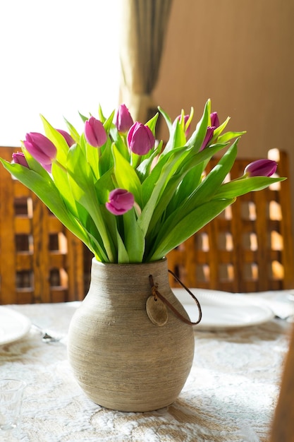 Bos tulpen in de vaas