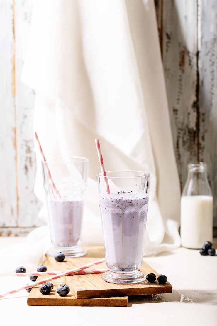 Bosbessenmilkshake met verse bosbessen