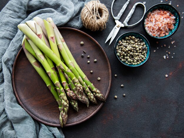 Bosje rauwe asperges