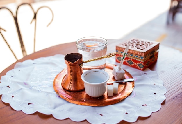 Photo bosnian coffee in sarajevo