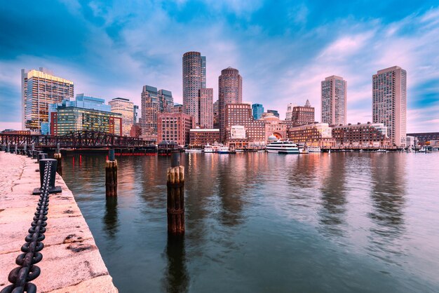 Photo boston massachusetts usa city skyline at the harbor