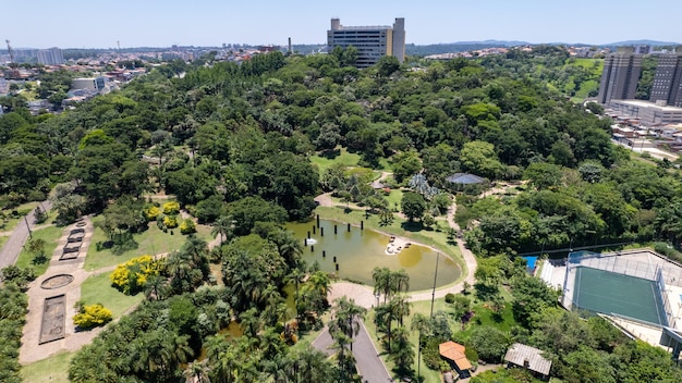 Foto giardino botanico della città di jundiai a sao paulo, brasile, vista aerea