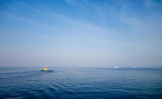 Boten die op zee varen
