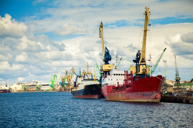 Boten in de haven van Klaipeda