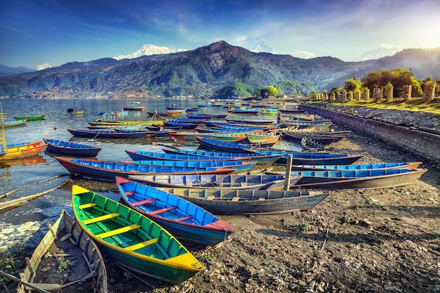 Boten in Pokhara Lake