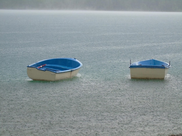 Foto boten op het meer