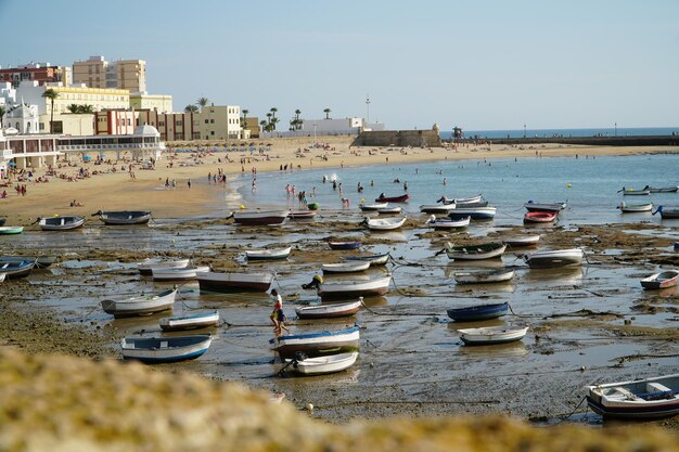 Boten op het strand in Albufeira