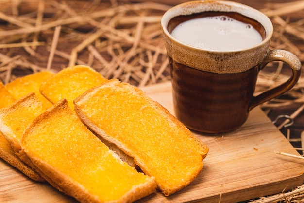 Boterbrood met warme koemelk