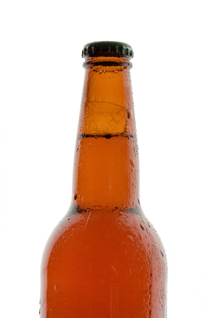 白で隔離されるビールの瓶