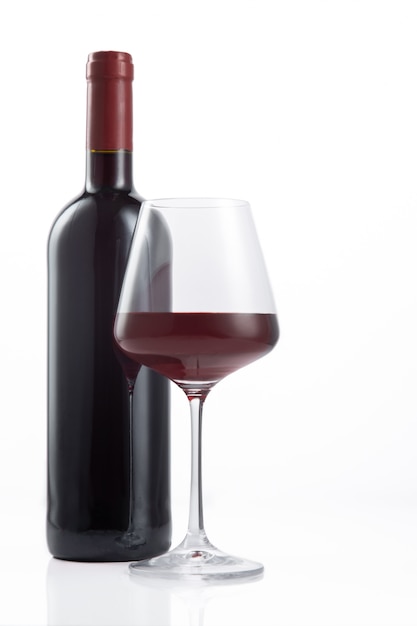 Photo bottle and glass of spanish red wine on white surface