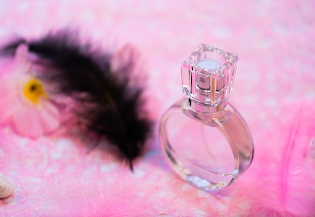 Photo bottle of perfume on pink background