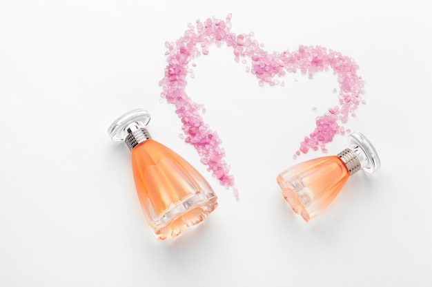 Photo bottle of perfume with red hearts