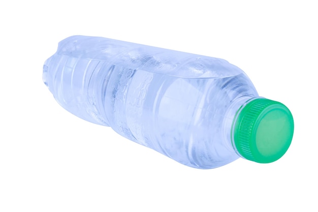 Бутылка воды на белом фоне